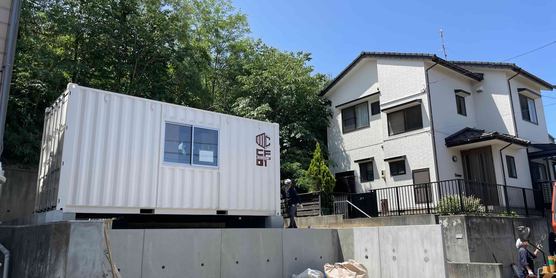 学生アパート用コンテナハウス、2基まとめて搬入完了!のイメージ画像